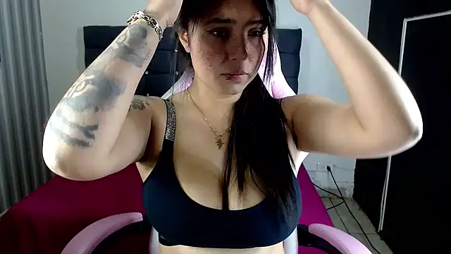 Snapshot of sarah_moon2 chatting on 01-22-25, 03:40 sarah moon2 online show from 01-22-25, 03:40
