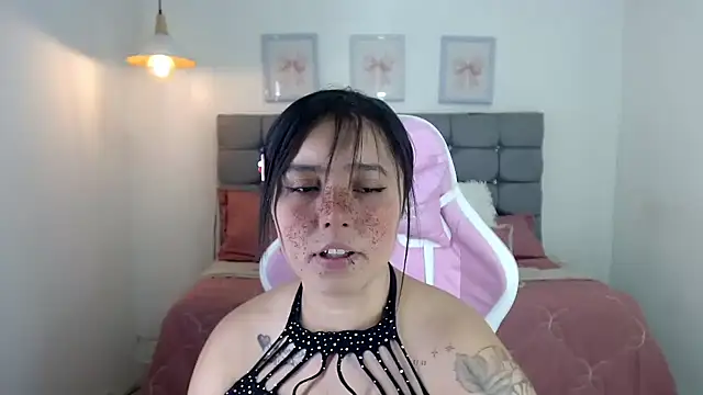 Snapshot of sarah_moon2 chatting on 10-11-25, 03:35 sarah moon2 online show from 10-11-25, 03:35