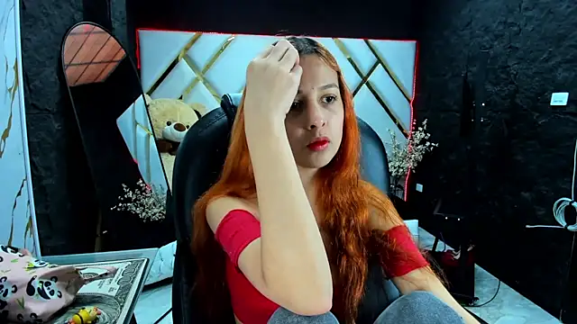 Paris Petit online show from 11-25-25, 08:31