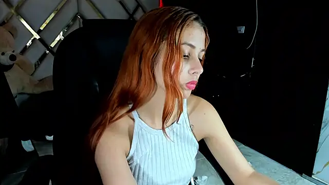 Paris Petit online show from 12-13-25, 08:04