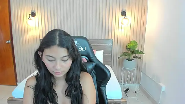 Snapshot of melody_flowers chatting on 02-06-25, 03:20 melody flowers online show from 02-06-25, 03:20