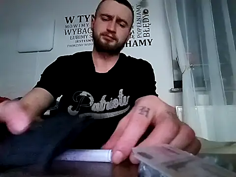 wariacik0024 online show from 02-09-26, 09:24