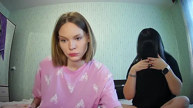 ChrisGirls online show from 10-22-25, 11:09