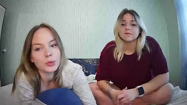 ChrisGirls online show from 09-30-25, 11:38