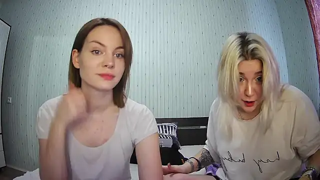 ChrisGirls online show from 02-02-25, 10:56