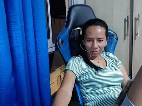 Snapshot of Erotic_latina chatting on 09-24-25, 01:24 Erotic latina online show from 09-24-25, 01:24
