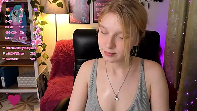 Snapshot of KarambaMoon chatting on 01-27-25, 03:15 KarambaMoon online show from 01-27-25, 03:15