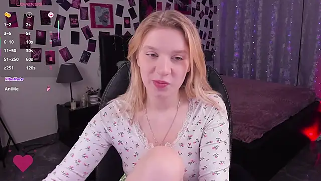 Snapshot of KarambaMoon chatting on 03-02-25, 08:46 KarambaMoon online show from 03-02-25, 08:46