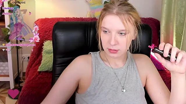 Snapshot of KarambaMoon chatting on 01-19-25, 12:17 KarambaMoon online show from 01-19-25, 12:17