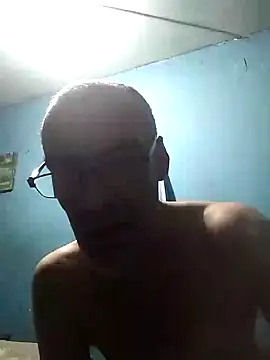 hugosafado333 online show from 12-20-24, 05:25