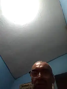 hugosafado333 online show from 12-14-24, 03:17