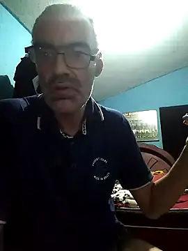 hugosafado333 online show from 03-22-25, 05:39
