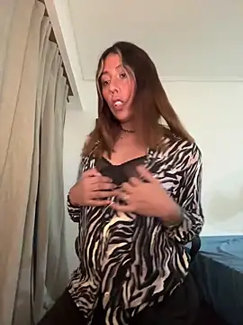 Snapshot of Yerucita chatting on 05-10-26, 07:34 Yerucita online show from 05-10-26, 07:34