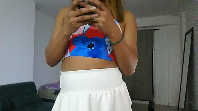 Snapshot of Yerucita chatting on 06-26-26, 01:00 Yerucita online show from 06-26-26, 01:00