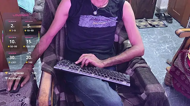Snapshot of Habibi_big_b chatting on 08-09-26, 06:47 Habibi big b online show from 08-09-26, 06:47
