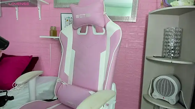 hanna  azumi online show from 11-16-25, 01:43