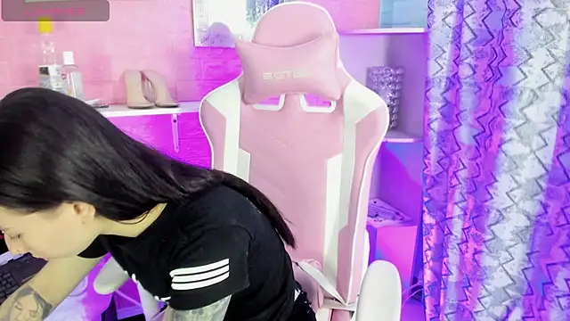 Snapshot of hanna__azumi chatting on 04-24-26, 04:03 hanna azumi online show from 04-24-26, 04:03