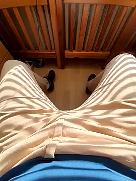 Kiwiass online show from 02-19-25, 01:39