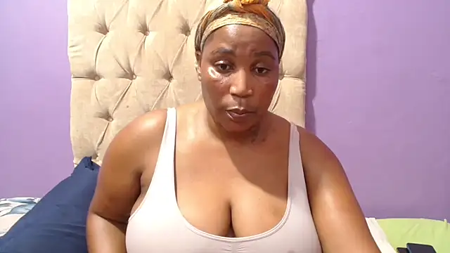 Snapshot of CurveyChocClit chatting on 03-08-25, 07:16 CurveyChocClit online show from 03-08-25, 07:16