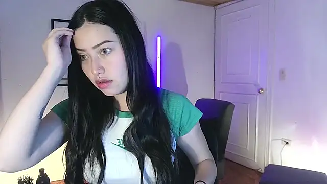 Emilyswan04 online show from 02-06-25, 10:32