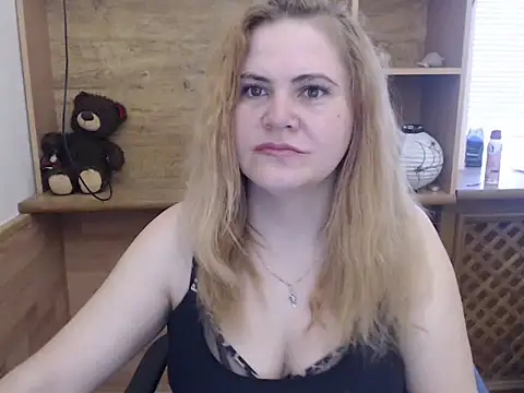 DaniellaKiss online show from 04-17-26, 07:11