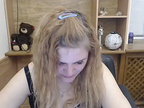 DaniellaKiss online show from 04-15-26, 05:39