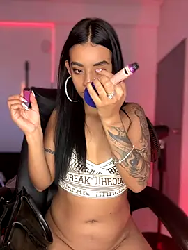 Laura fernandezII online show from 10-12-25, 07:15