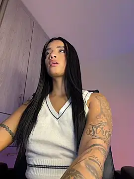 Laura fernandezII online show from 11-22-25, 09:57