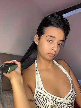 Laura fernandezII online show from 12-02-25, 07:37