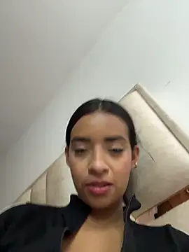 Laura fernandezII online show from 02-15-26, 06:07