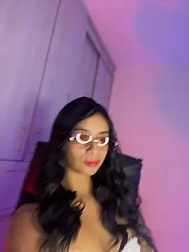 Laura fernandezII online show from 12-20-25, 08:33