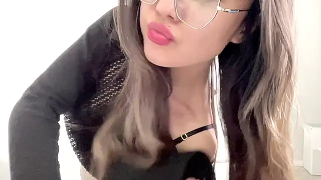 Risalynn online show from 02-16-25, 06:43