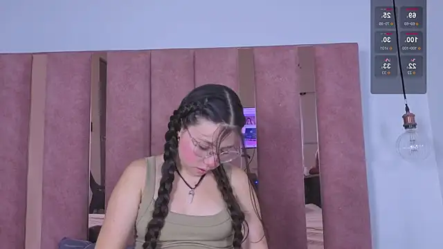 Snapshot of sweetniite chatting on 06-21-26, 04:07 sweetniite online show from 06-21-26, 04:07