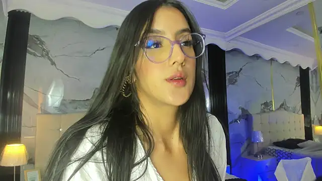 Snapshot of Princess_Violett chatting on 03-07-25, 02:34 Princess Violett online show from 03-07-25, 02:34