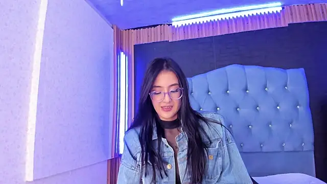 Snapshot of Princess_Violett chatting on 02-27-25, 08:53 Princess Violett online show from 02-27-25, 08:53