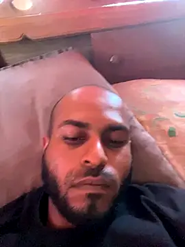 islandvybee55 online show from 10-30-25, 03:42