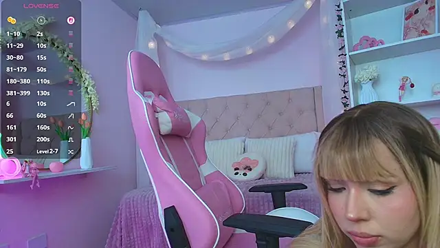 Snapshot of ely_cherry18 chatting on 10-11-25, 12:33 ely cherry18 online show from 10-11-25, 12:33