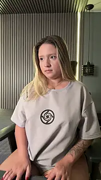 MiaPetit  online show from 01-05-26, 06:44