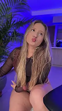 MiaPetit  online show from 05-11-26, 07:44