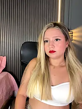 Snapshot of MiaPetit_ chatting on 09-13-25, 11:38 MiaPetit online show from 09-13-25, 11:38
