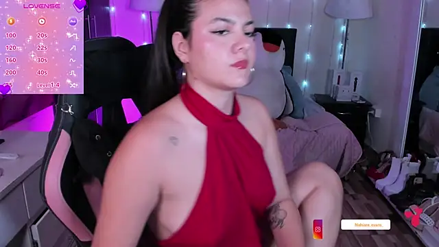 NahiaraEvans  online show from 04-12-26, 02:42