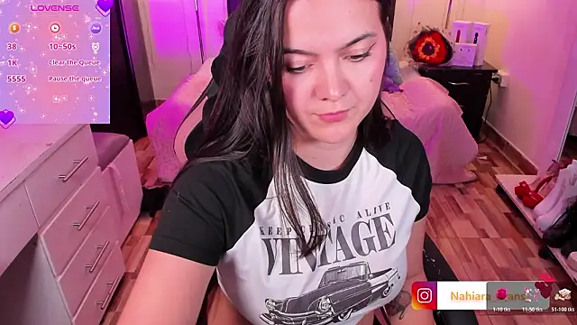 NahiaraEvans  online show from 03-25-26, 08:35