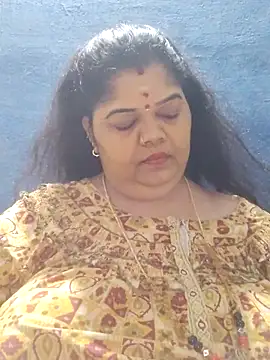 Snapshot of tamilthanushri chatting on 05-19-26, 06:20 tamilthanushri online show from 05-19-26, 06:20