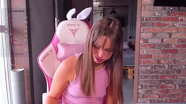 aesthetics  tease online show from 09-10-25, 03:49