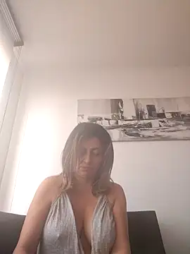 Latiinvenushot online show from 11-16-25, 02:00