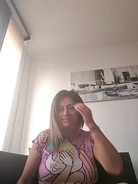 Latiinvenushot online show from 11-23-25, 04:17