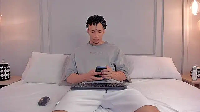 Dominick star online show from 11-20-25, 04:02