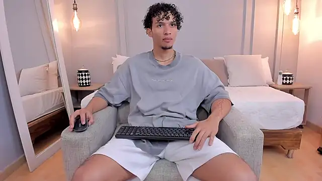 Dominick star online show from 10-31-25, 04:09