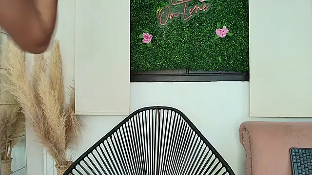 natalia aguirre1 online show from 09-09-25, 12:47