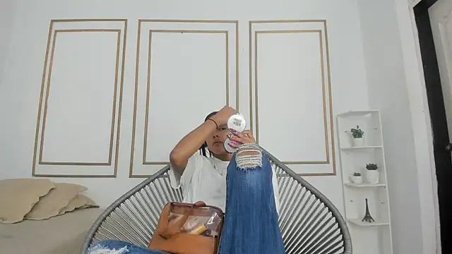 natalia aguirre1 online show from 09-27-25, 12:22